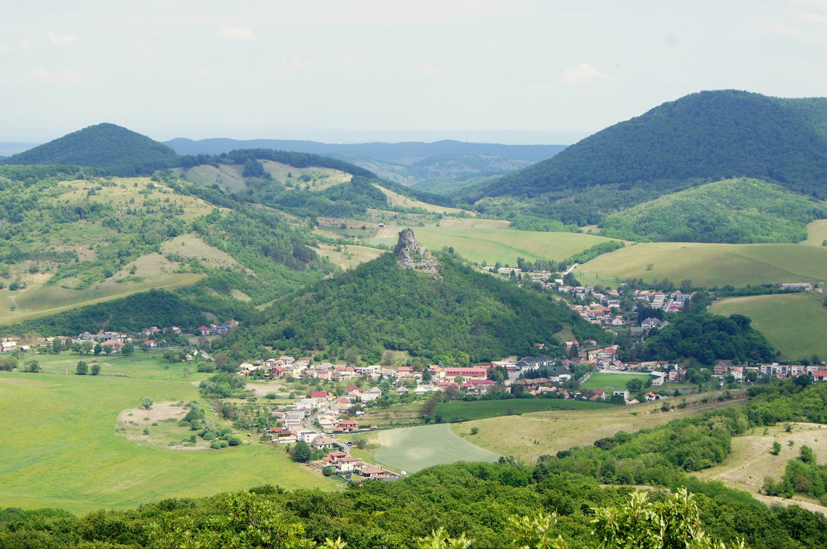 CHKO Pohanský hrad - Výhľad cestou na Poh.hrad