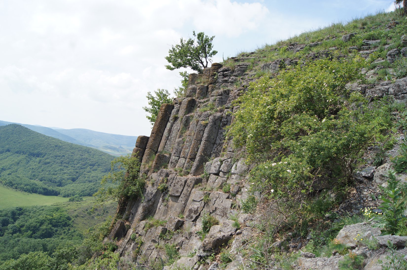 CHKO Zaboda-Ss-Ragač - bočný pohľad na Steblovú skalu