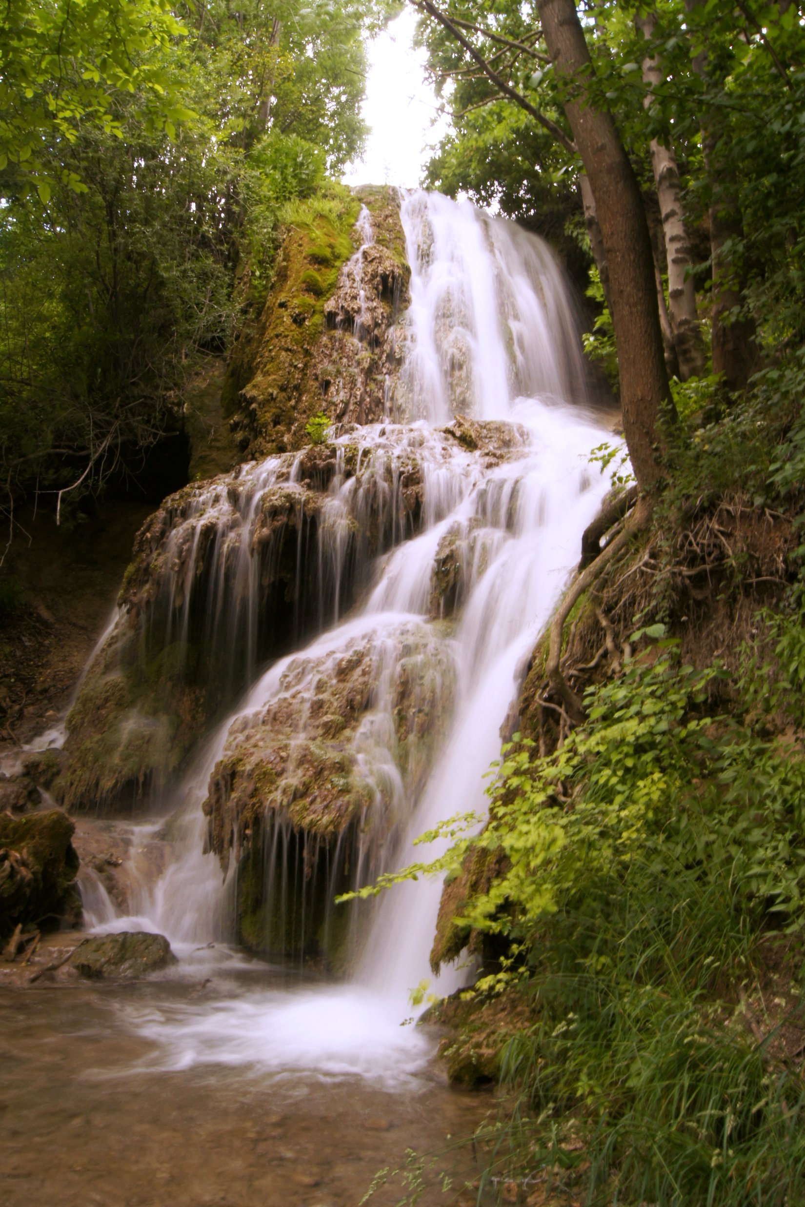 Hrhovský vodopád nájdete uprostred obec Hrhov
