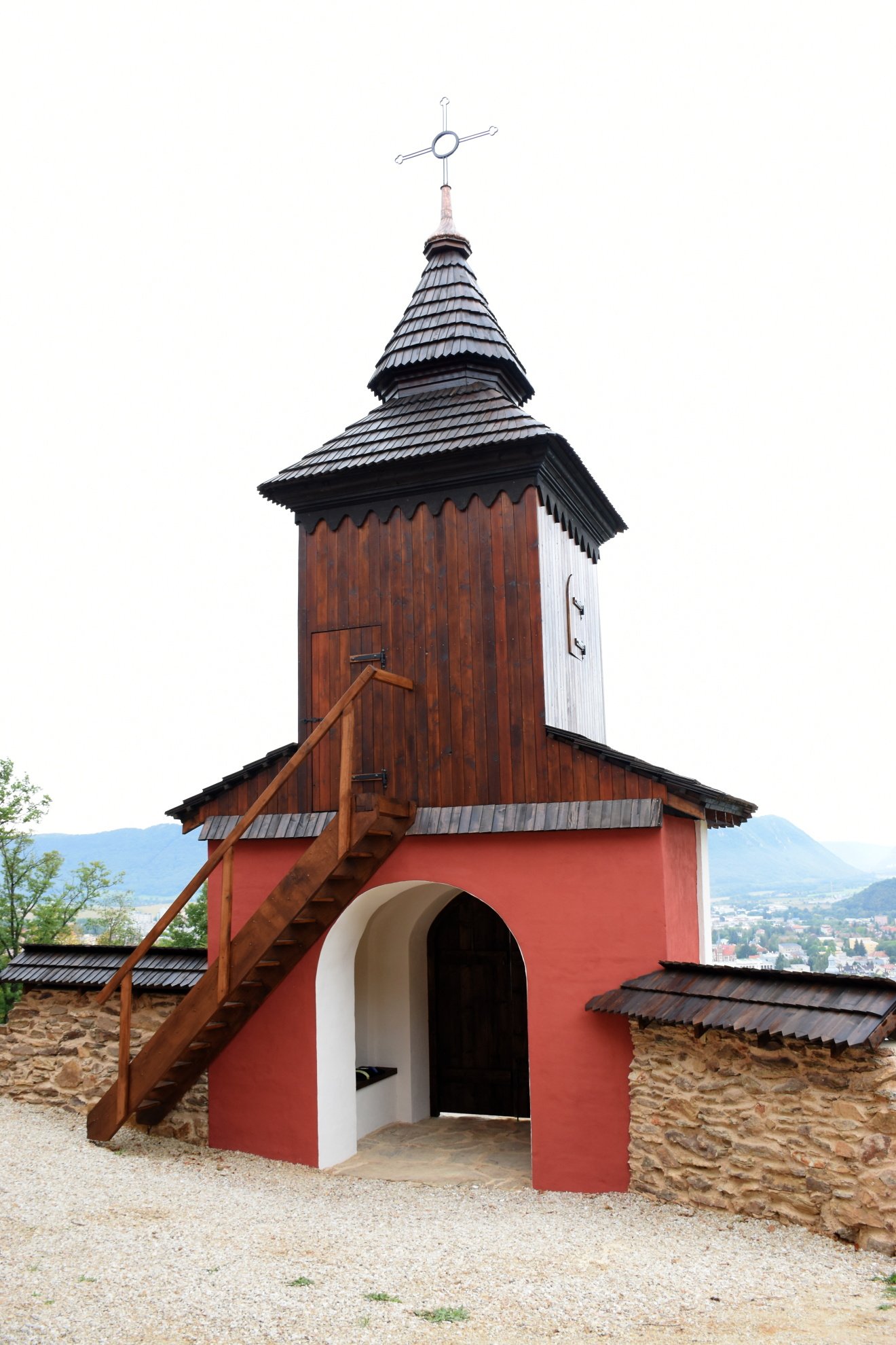 Obnovená zvonica na rožňavskej kalvárii