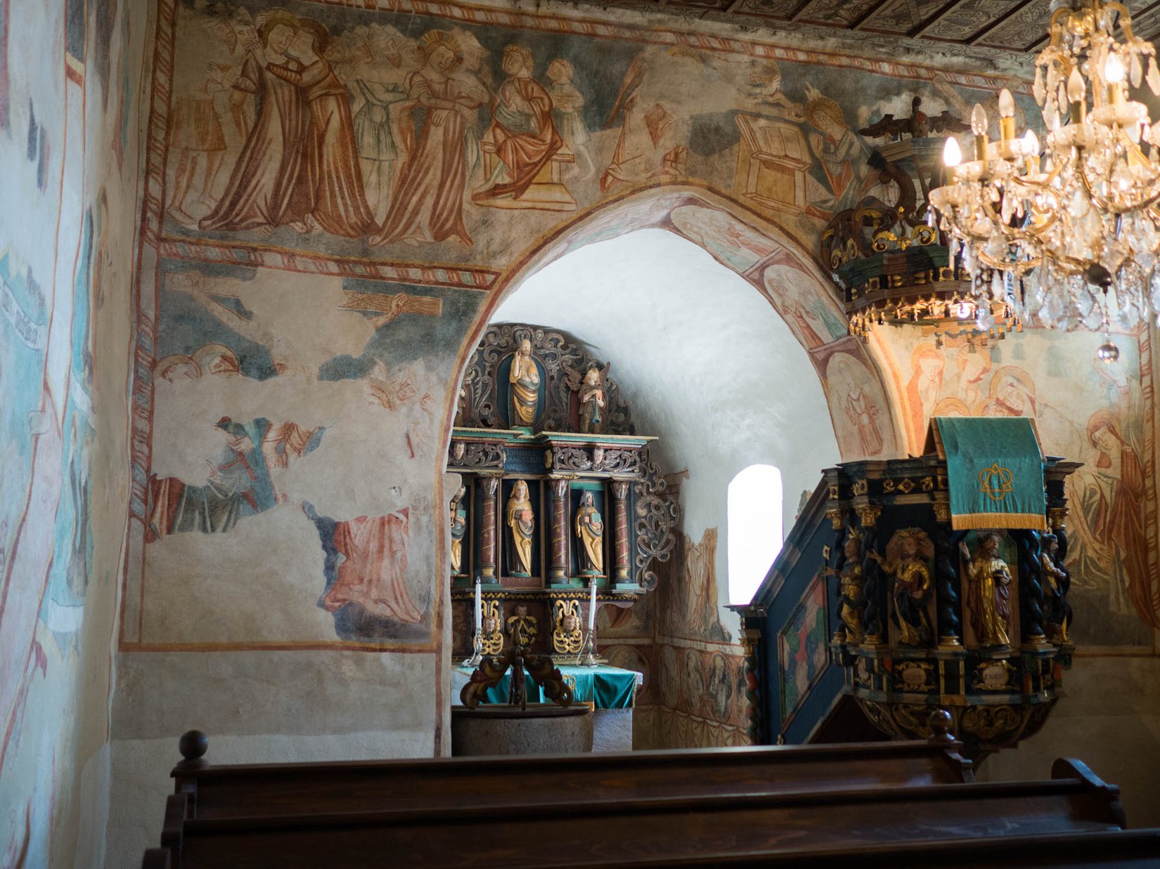 Interiér kostola v Kyaticiach