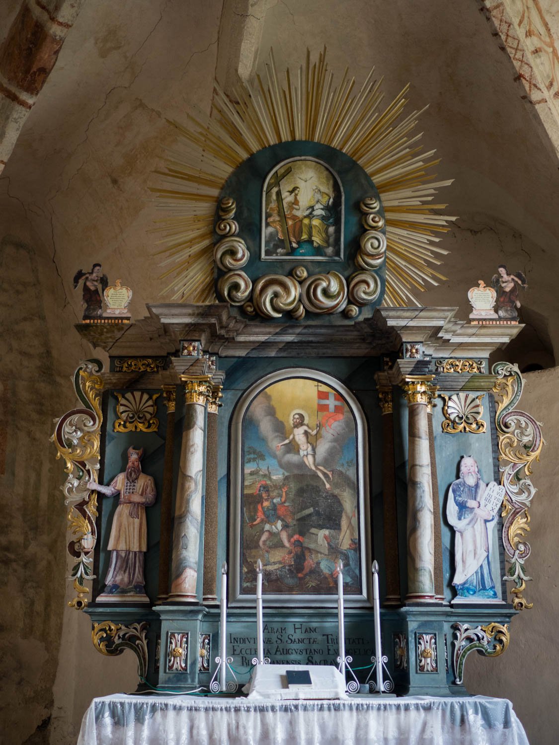 Oltár kostola v Rim. Bani