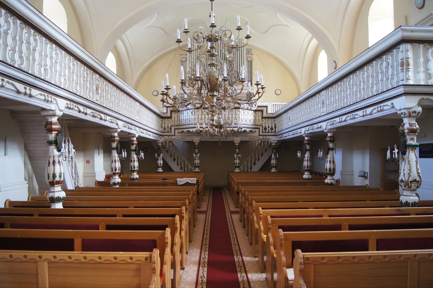 Interiér ev. kostola v Revúcej