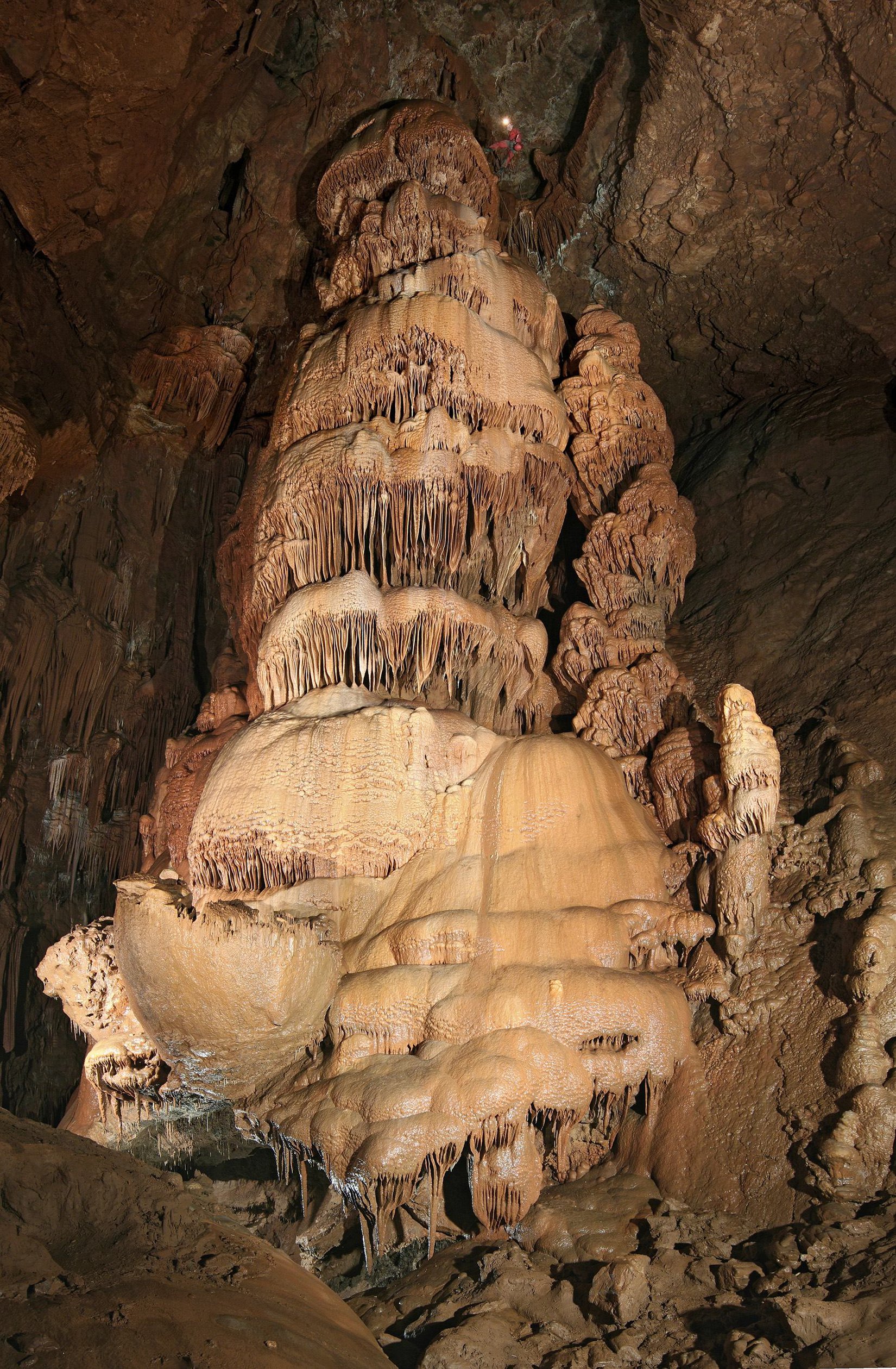 Krásnohorská jaskyňa, 34 m vysoký Kvapeľ rožňavských jaskyniarov