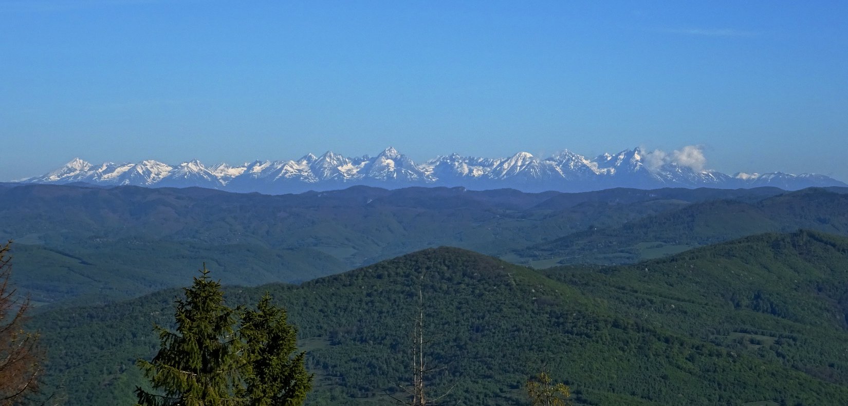 Pohľad na Tatry z rozhľadne Turecká