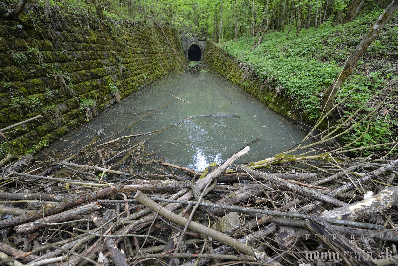 Tunel pod Dielikom - súčasť gemerských spojok